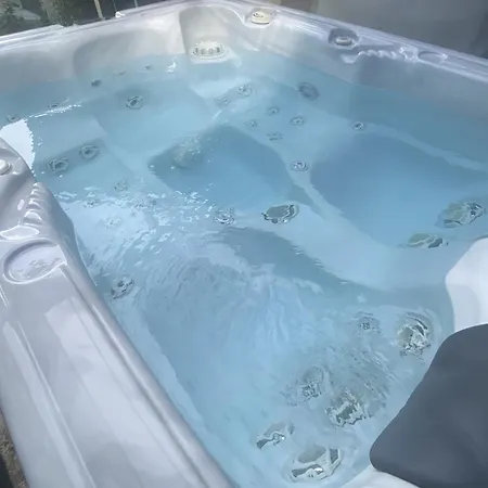 Bed & Breakfast La D'hote De La Fontaine De Jonquier Jacuzzi Privatif