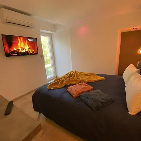 Bed & Breakfast La D'hote De La Fontaine De Jonquier Jacuzzi Privatif Seguret